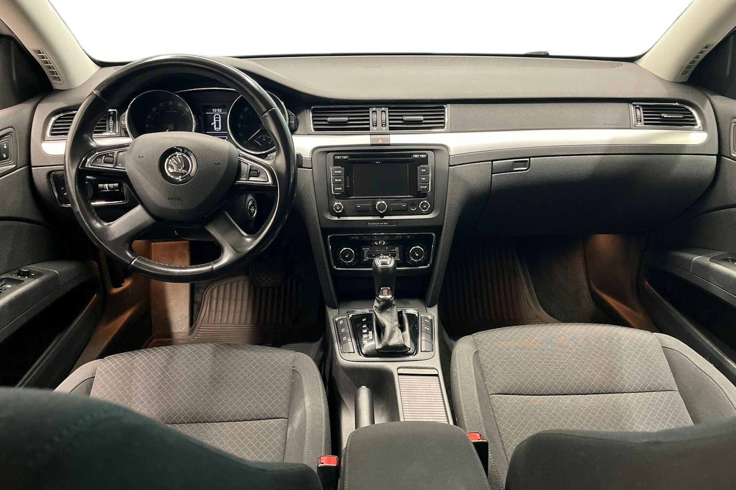 Hopea Skoda Superb 2014 kuva 9.