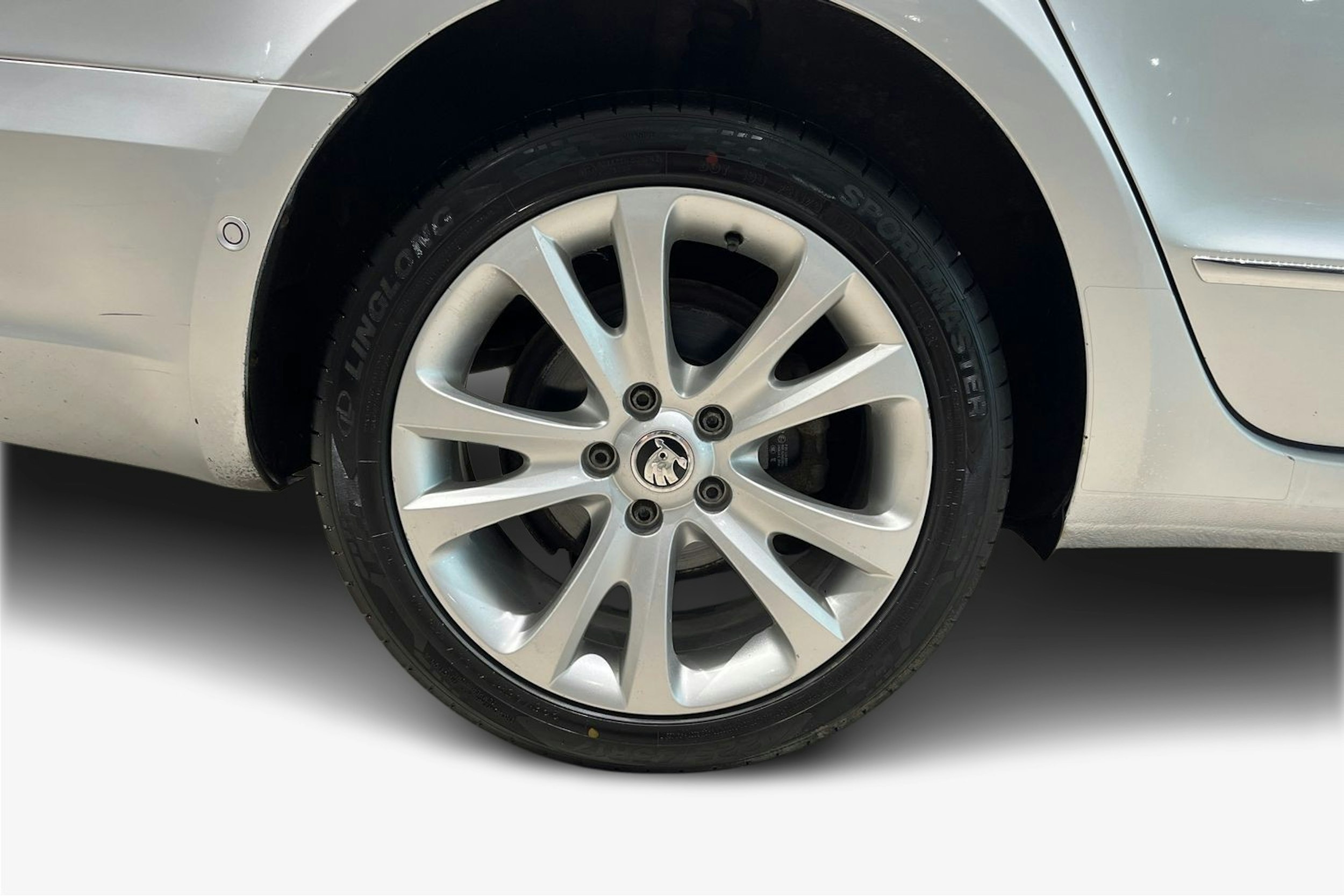 Hopea Skoda Superb 2014 kuva 11.