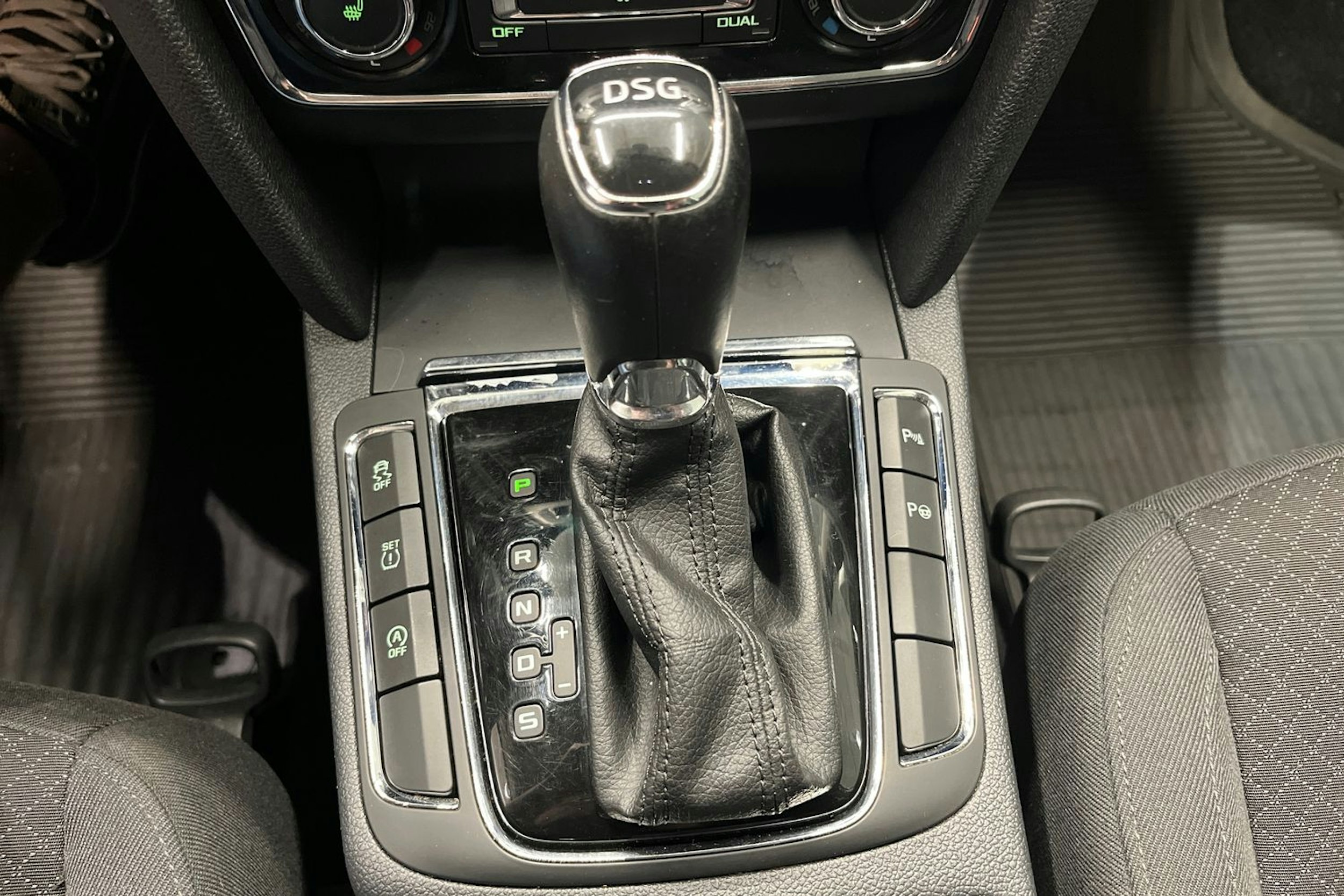 Hopea Skoda Superb 2014 kuva 18.