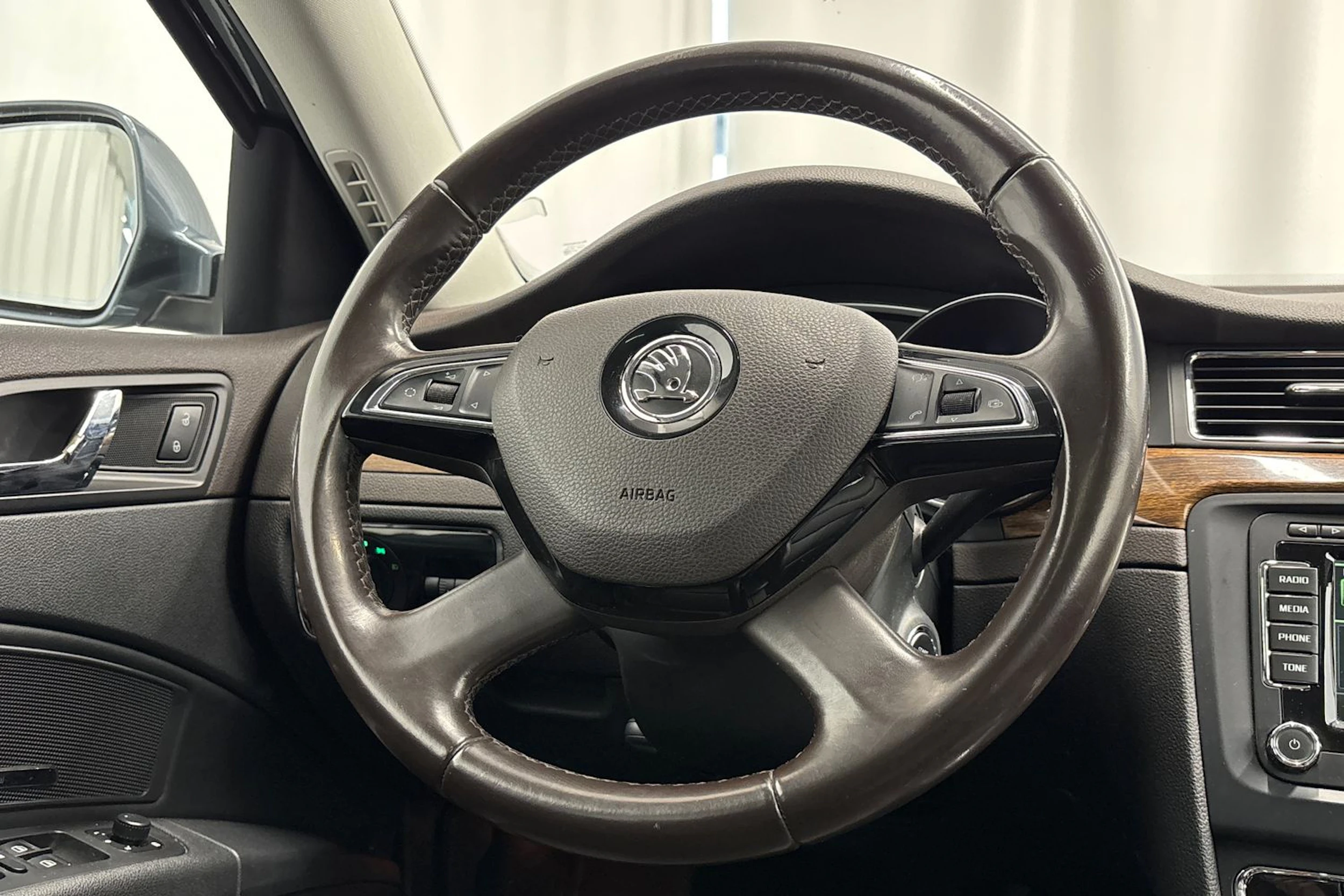 hopea Skoda Superb 2014 kuva 19.