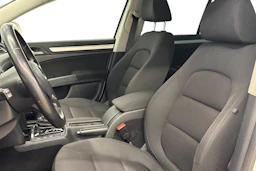 valkoinen Skoda Superb 2015 kuva 7.