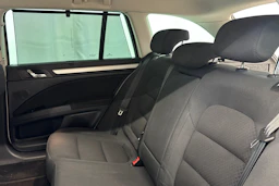 valkoinen Skoda Superb 2015 kuva 10.