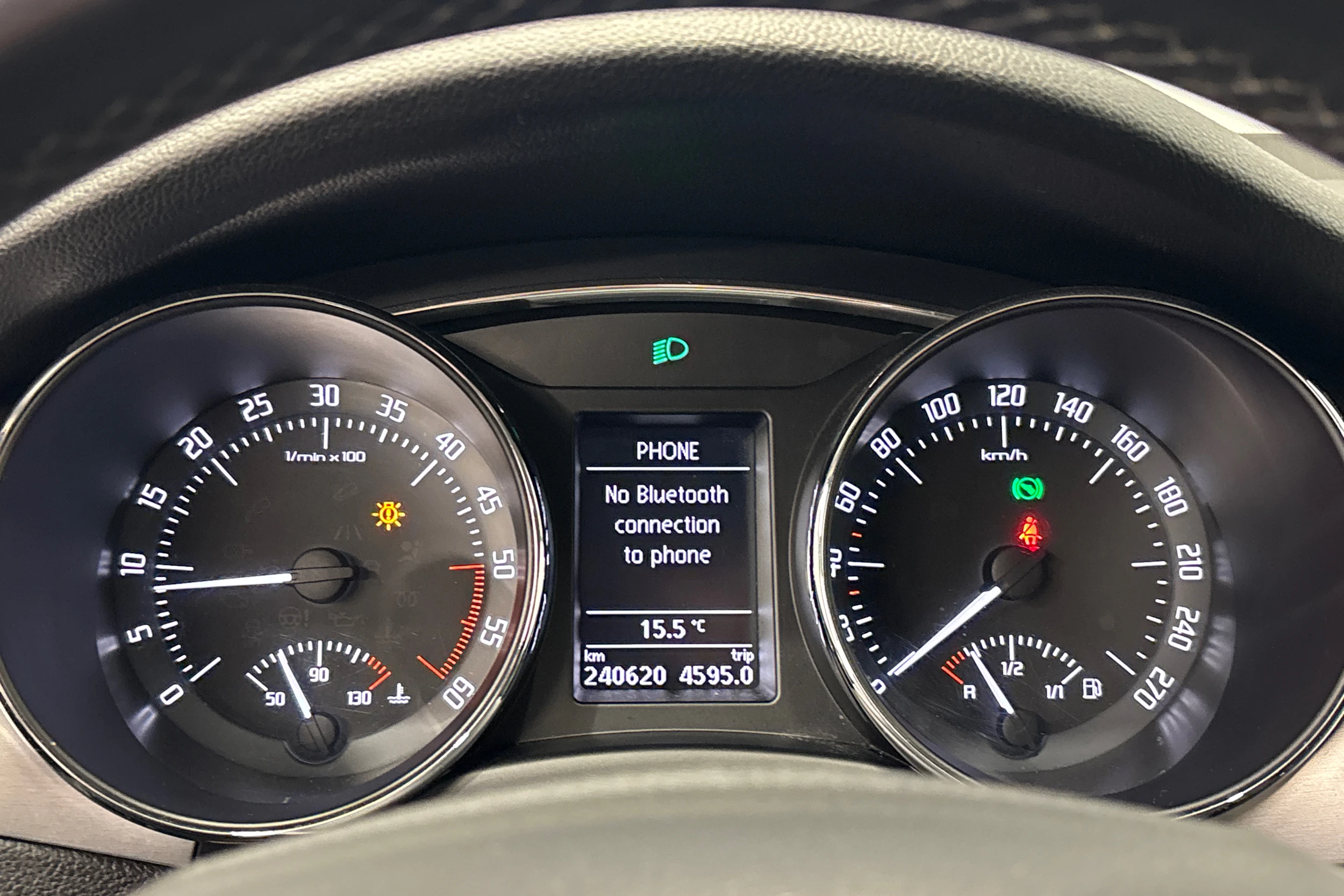 valkoinen Skoda Superb 2015 kuva 16.