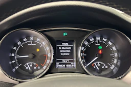 valkoinen Skoda Superb 2015 kuva 16.