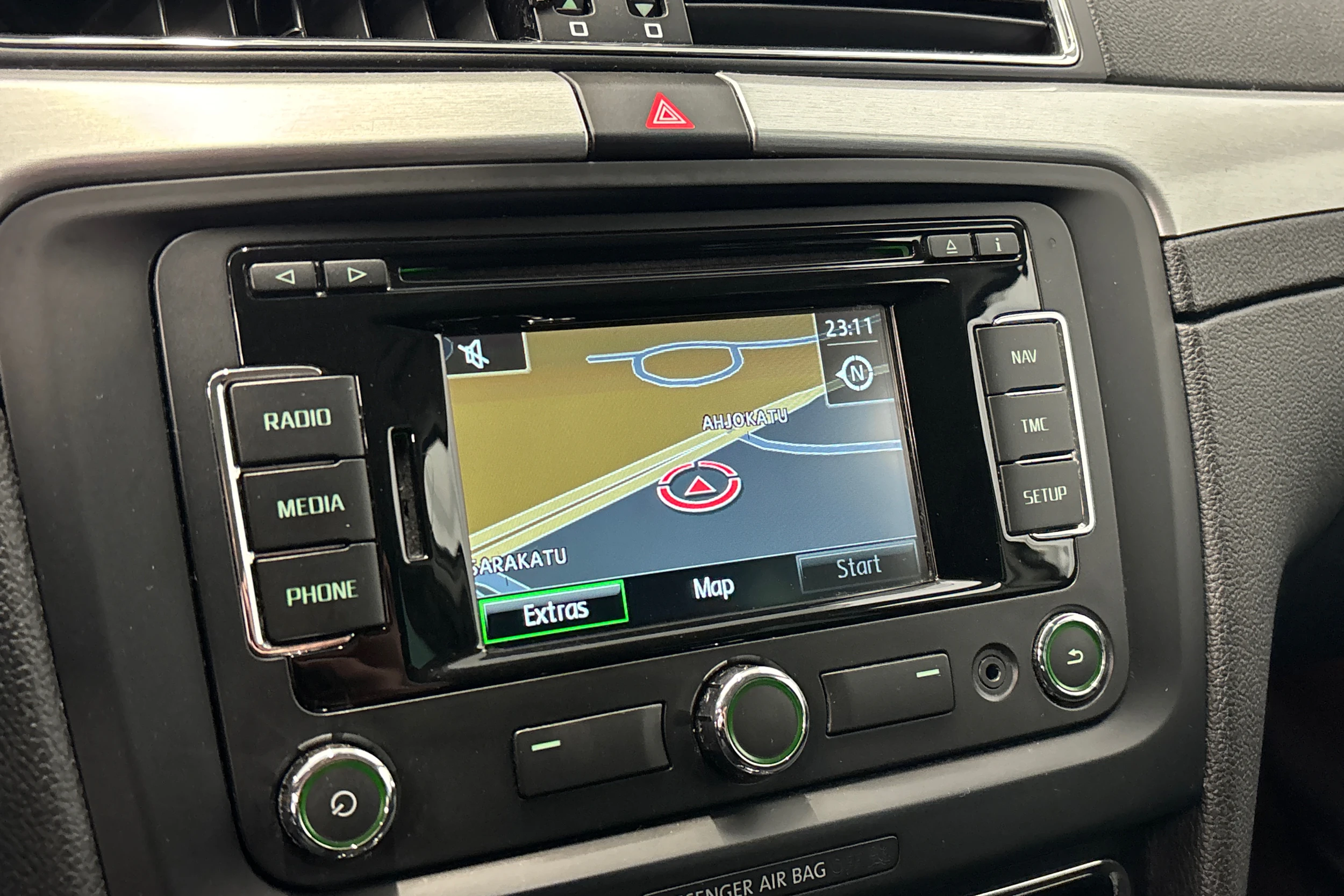 valkoinen Skoda Superb 2015 kuva 17.