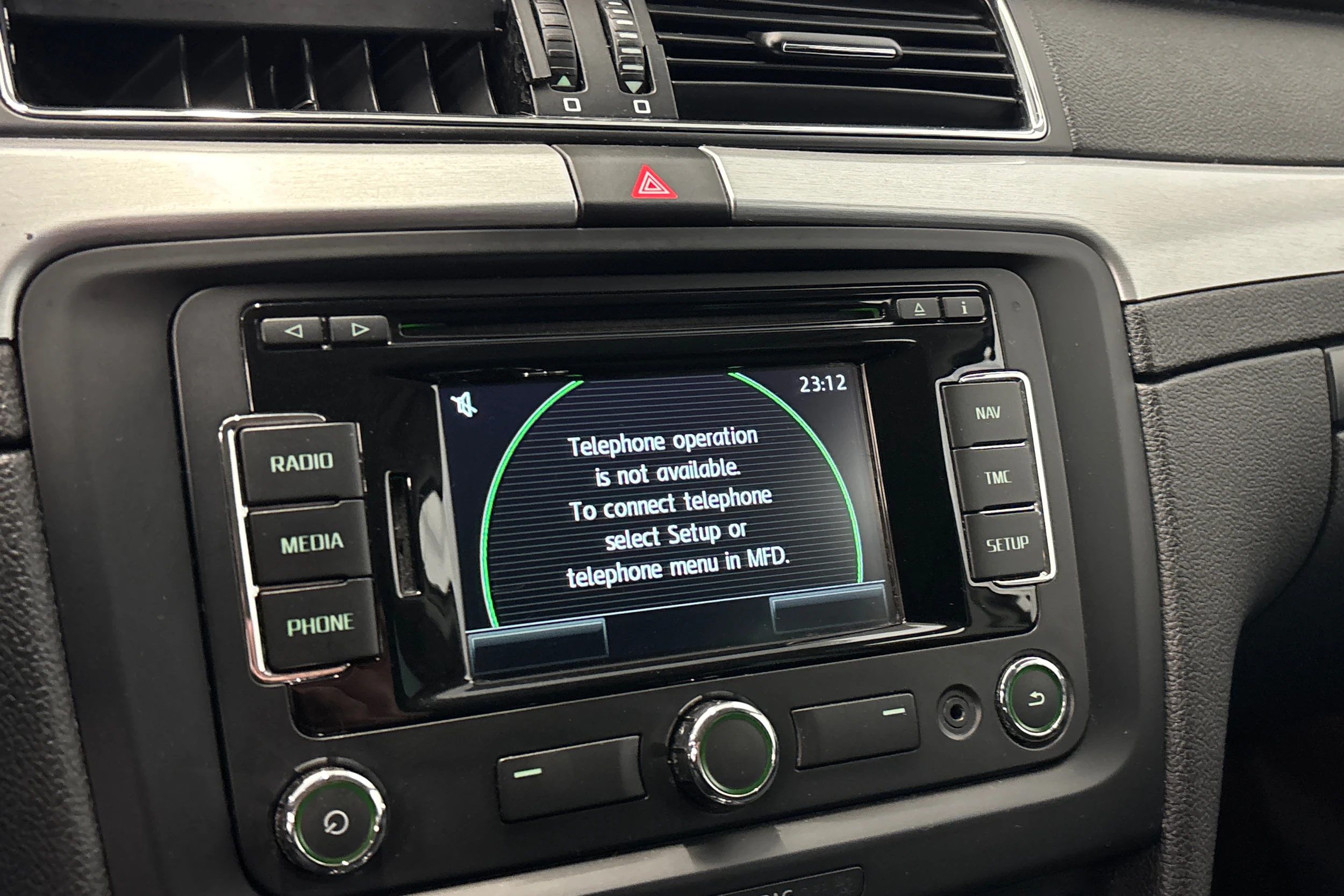 valkoinen Skoda Superb 2015 kuva 18.