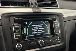 valkoinen Skoda Superb 2015 kuva 18.