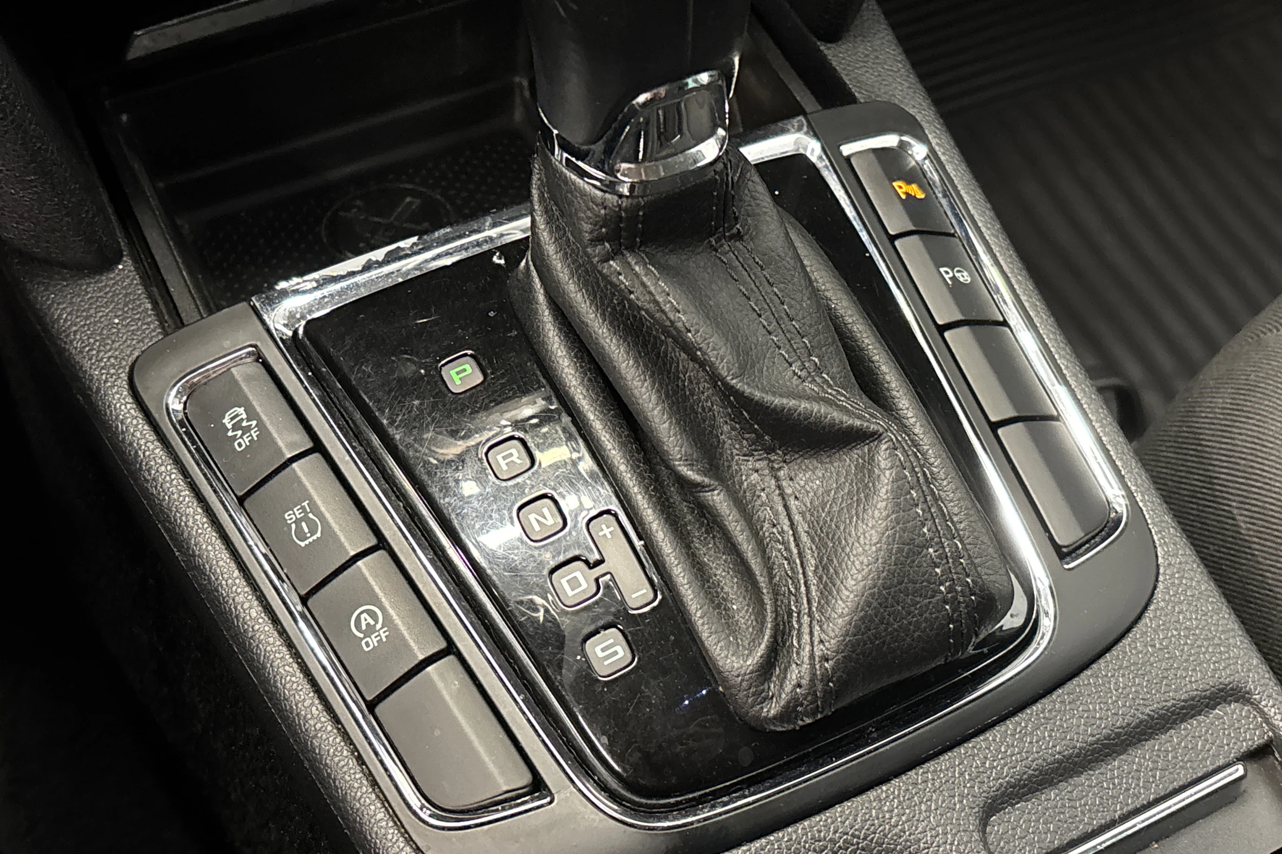 valkoinen Skoda Superb 2015 kuva 21.