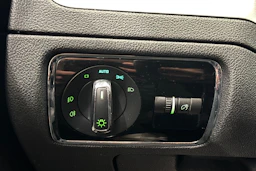 valkoinen Skoda Superb 2015 kuva 23.