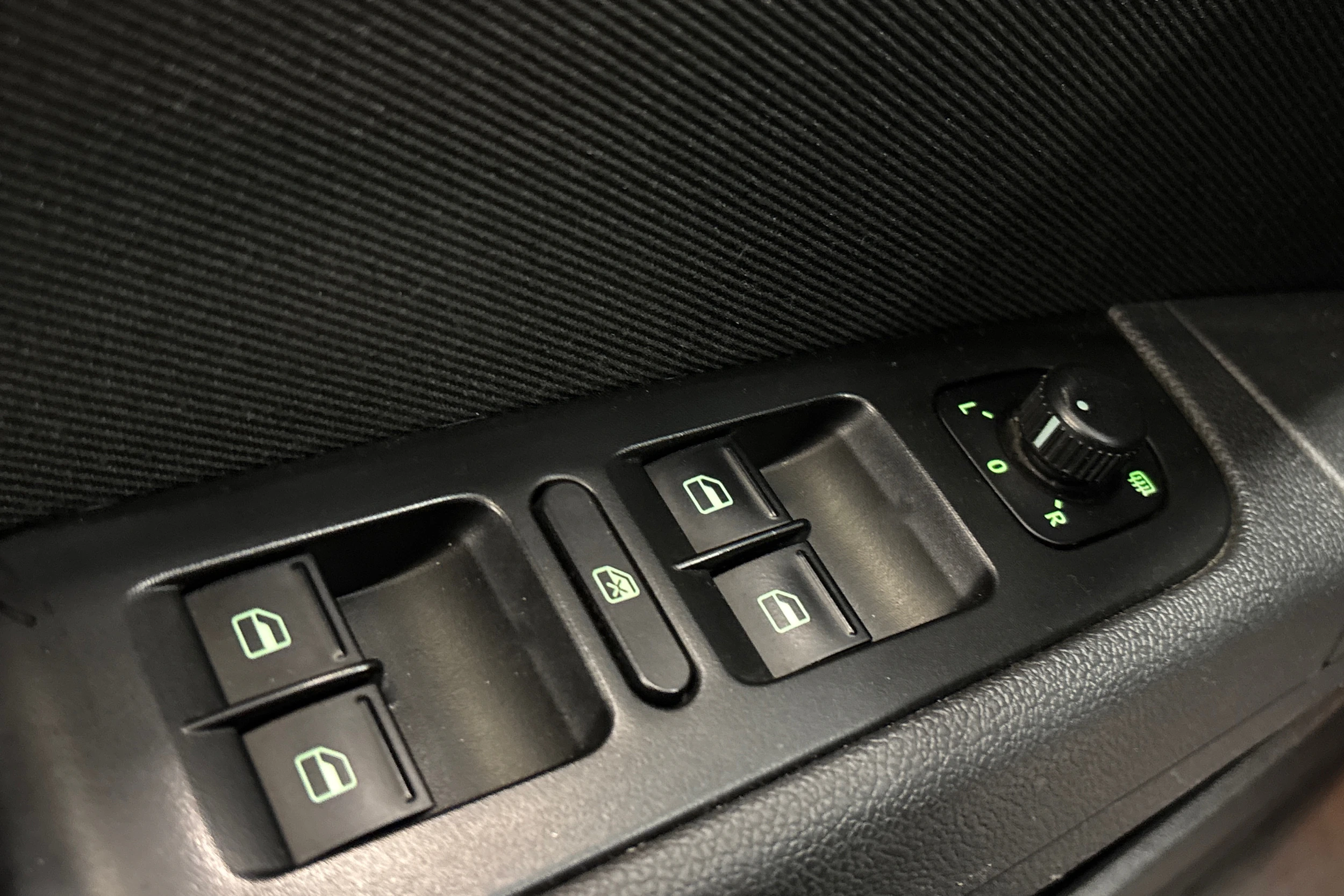 valkoinen Skoda Superb 2015 kuva 24.