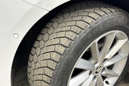 valkoinen Skoda Superb 2015 kuva 26.