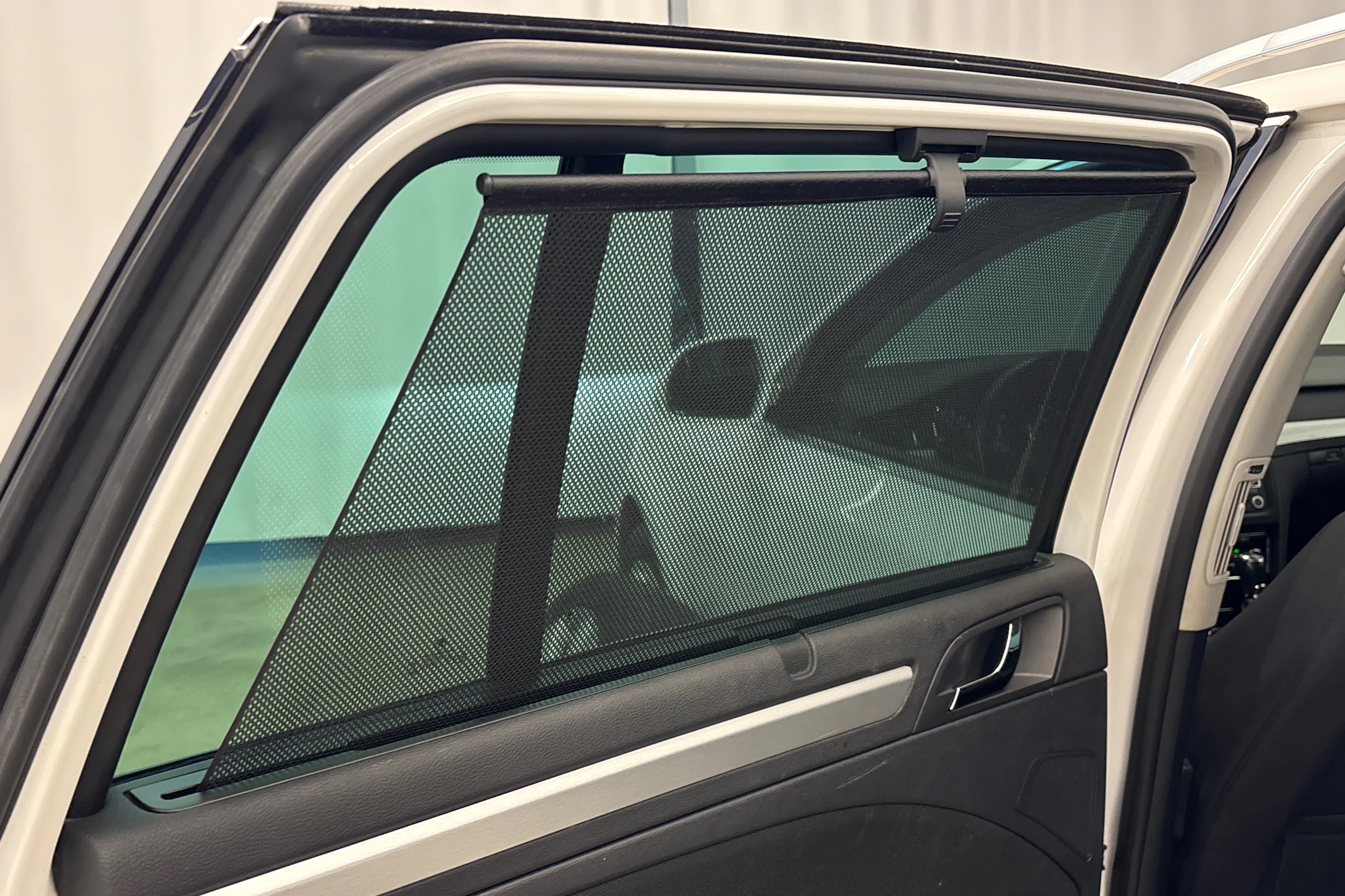 valkoinen Skoda Superb 2015 kuva 29.