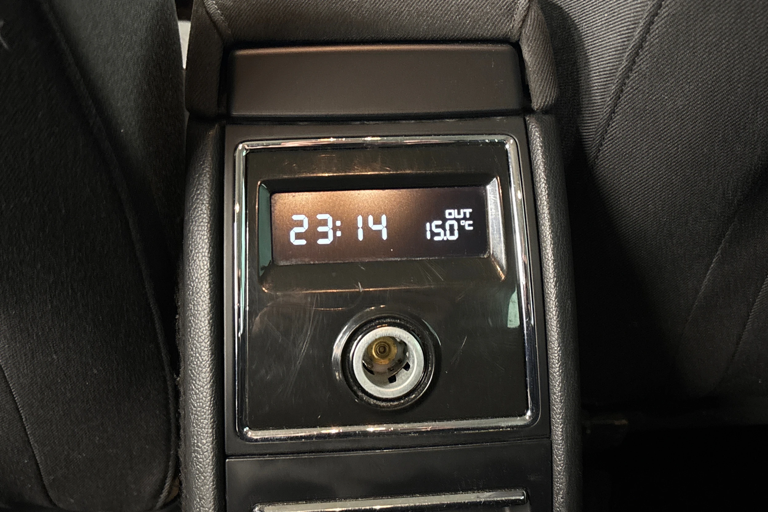 valkoinen Skoda Superb 2015 kuva 30.