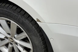 valkoinen Skoda Superb 2015 kuva 35.