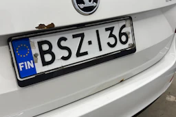 valkoinen Skoda Superb 2015 kuva 36.