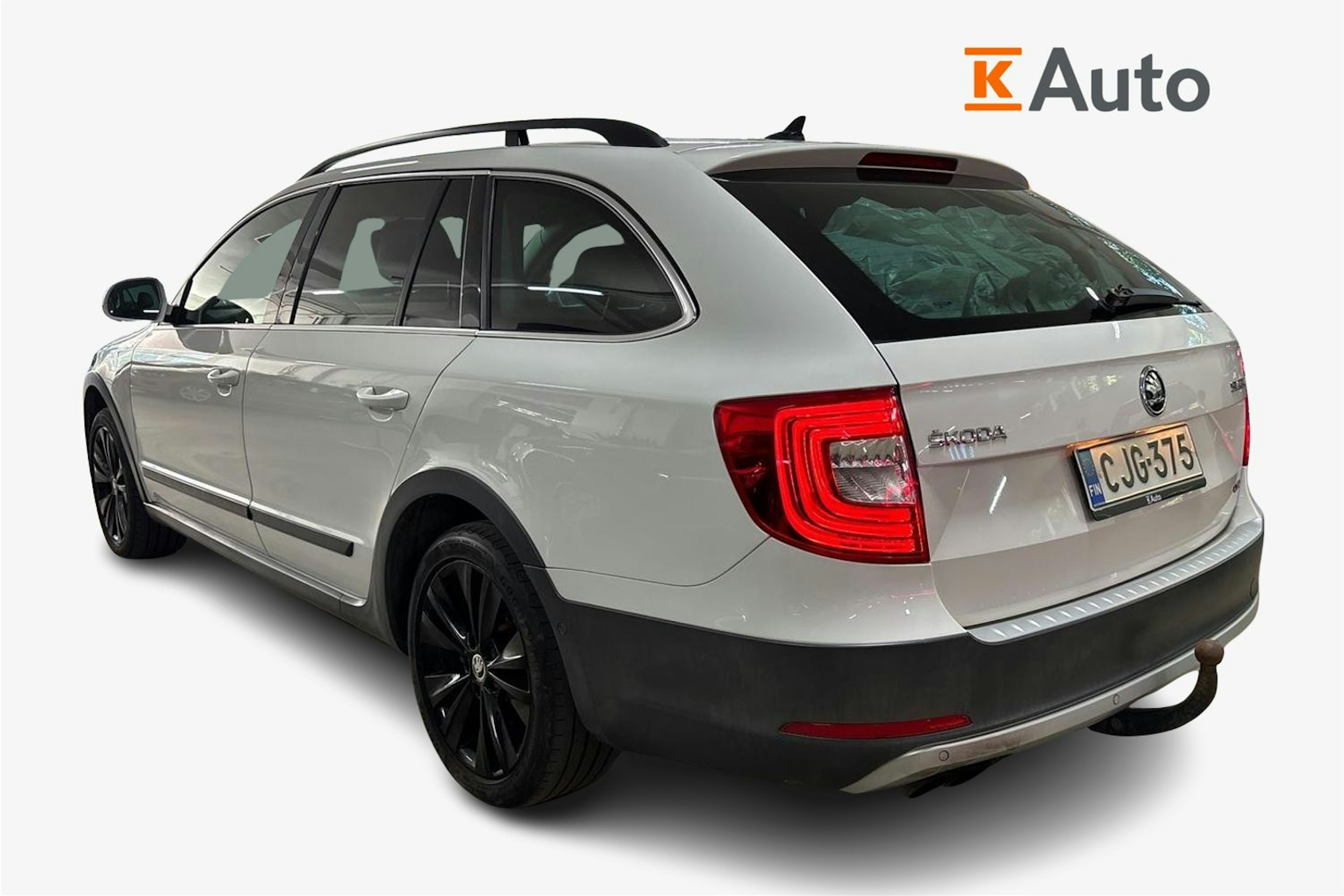 Valkoinen Skoda Superb 2015 kuva 2.