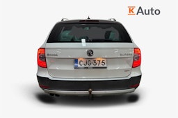 Valkoinen Skoda Superb 2015 kuva 3.
