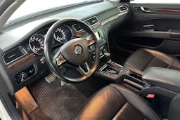 Valkoinen Skoda Superb 2015 kuva 7.