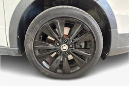 Valkoinen Skoda Superb 2015 kuva 11.