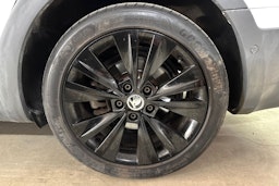 Valkoinen Skoda Superb 2015 kuva 13.