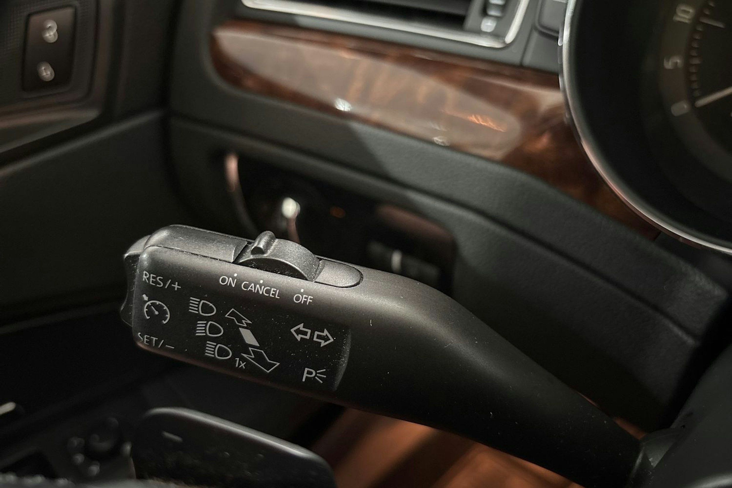 Valkoinen Skoda Superb 2015 kuva 23.