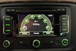Valkoinen Skoda Superb 2015 kuva 24.