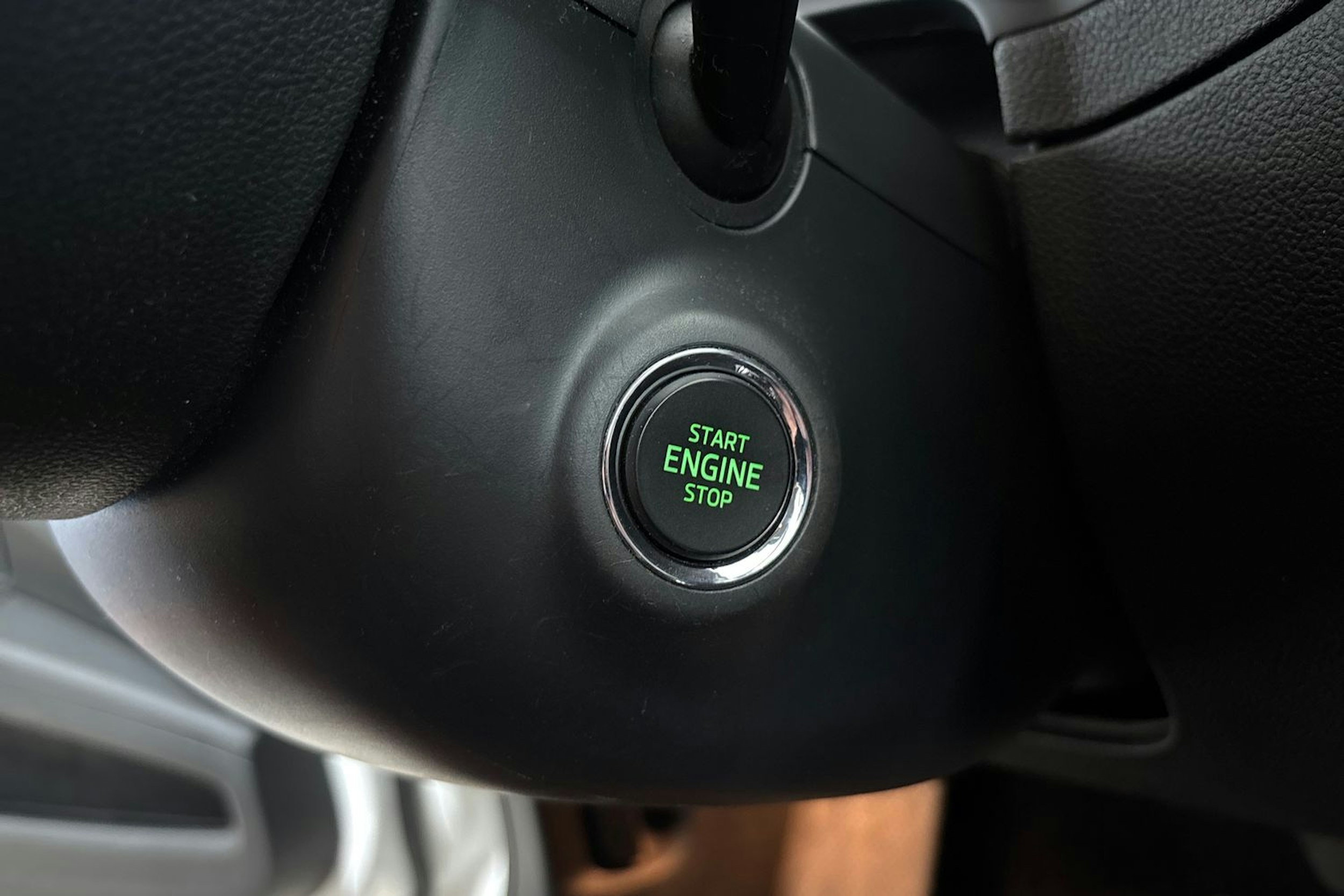 Valkoinen Skoda Superb 2015 kuva 30.