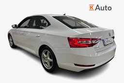 Valkoinen Skoda Superb 2015 kuva 2.