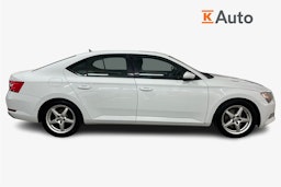 Valkoinen Skoda Superb 2015 kuva 6.