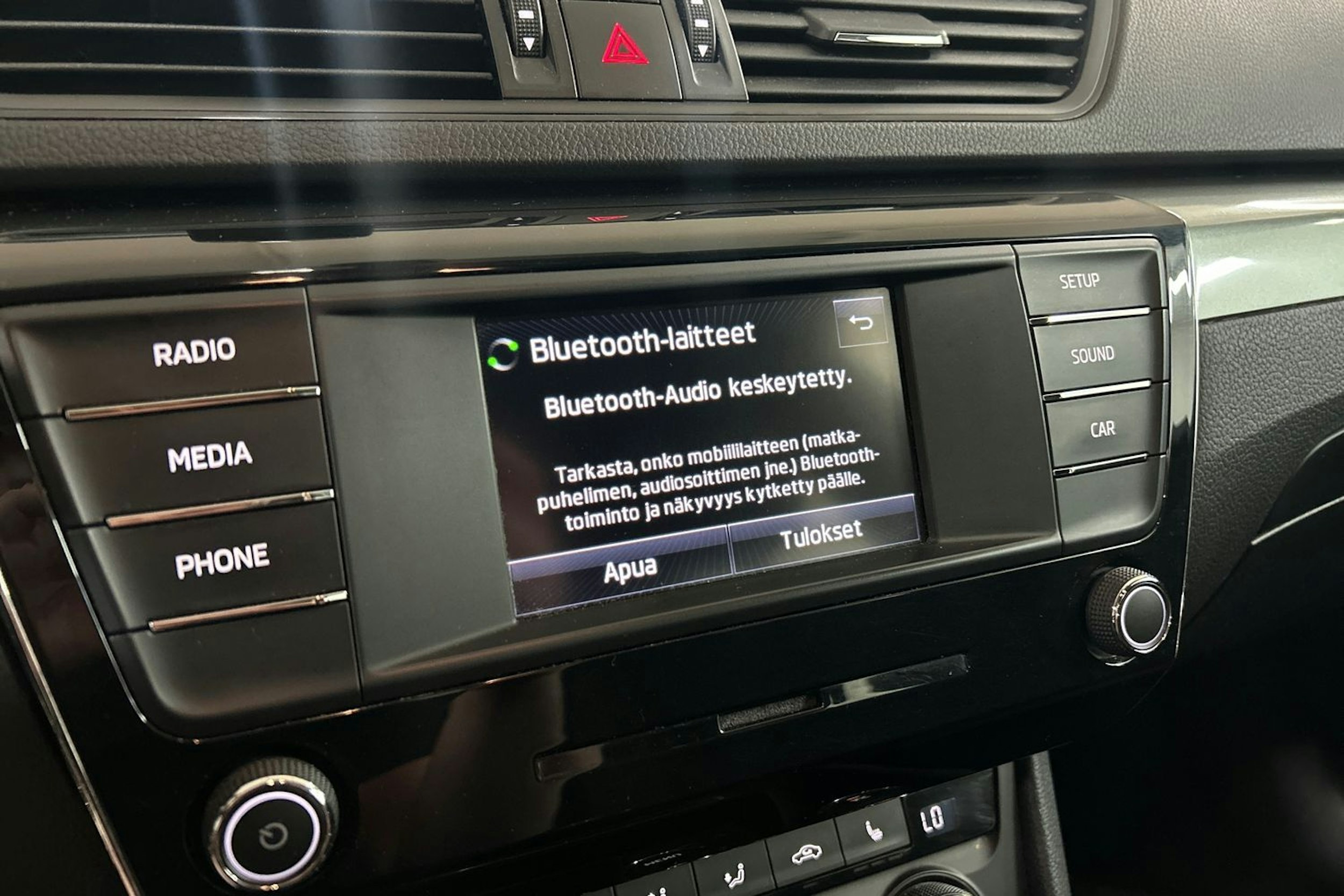 Valkoinen Skoda Superb 2015 kuva 21.