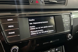 Valkoinen Skoda Superb 2015 kuva 22.
