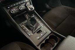 Valkoinen Skoda Superb 2015 kuva 25.