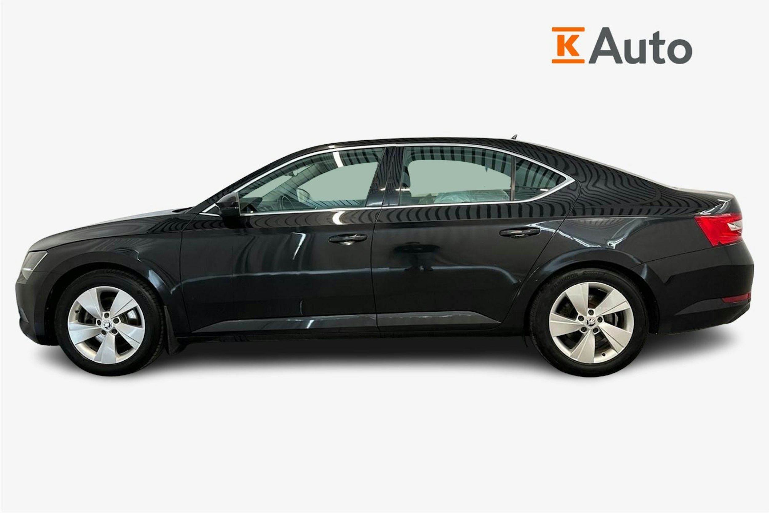 musta Skoda Superb 2015 kuva 6.