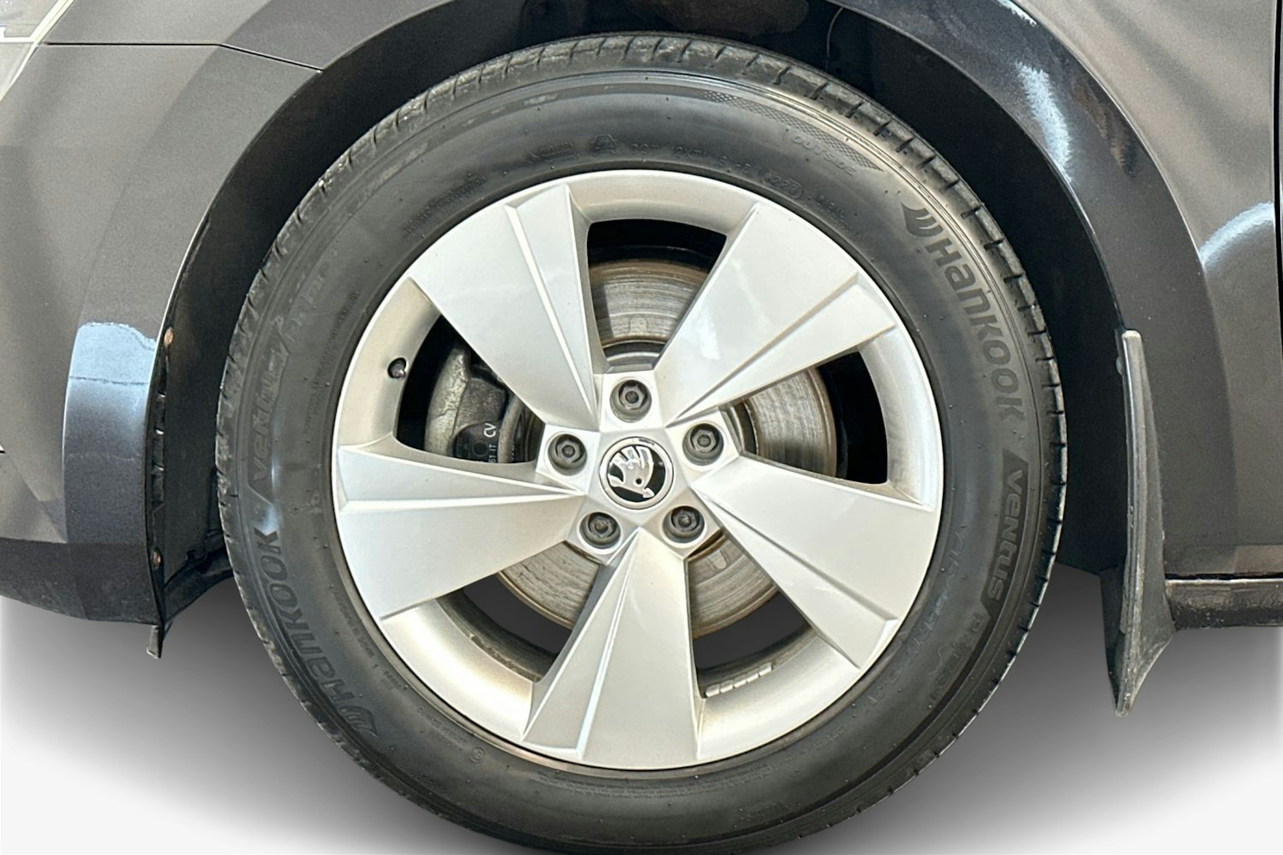 musta Skoda Superb 2015 kuva 11.