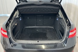 musta Skoda Superb 2015 kuva 16.