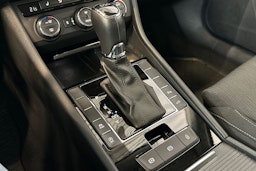 musta Skoda Superb 2015 kuva 18.