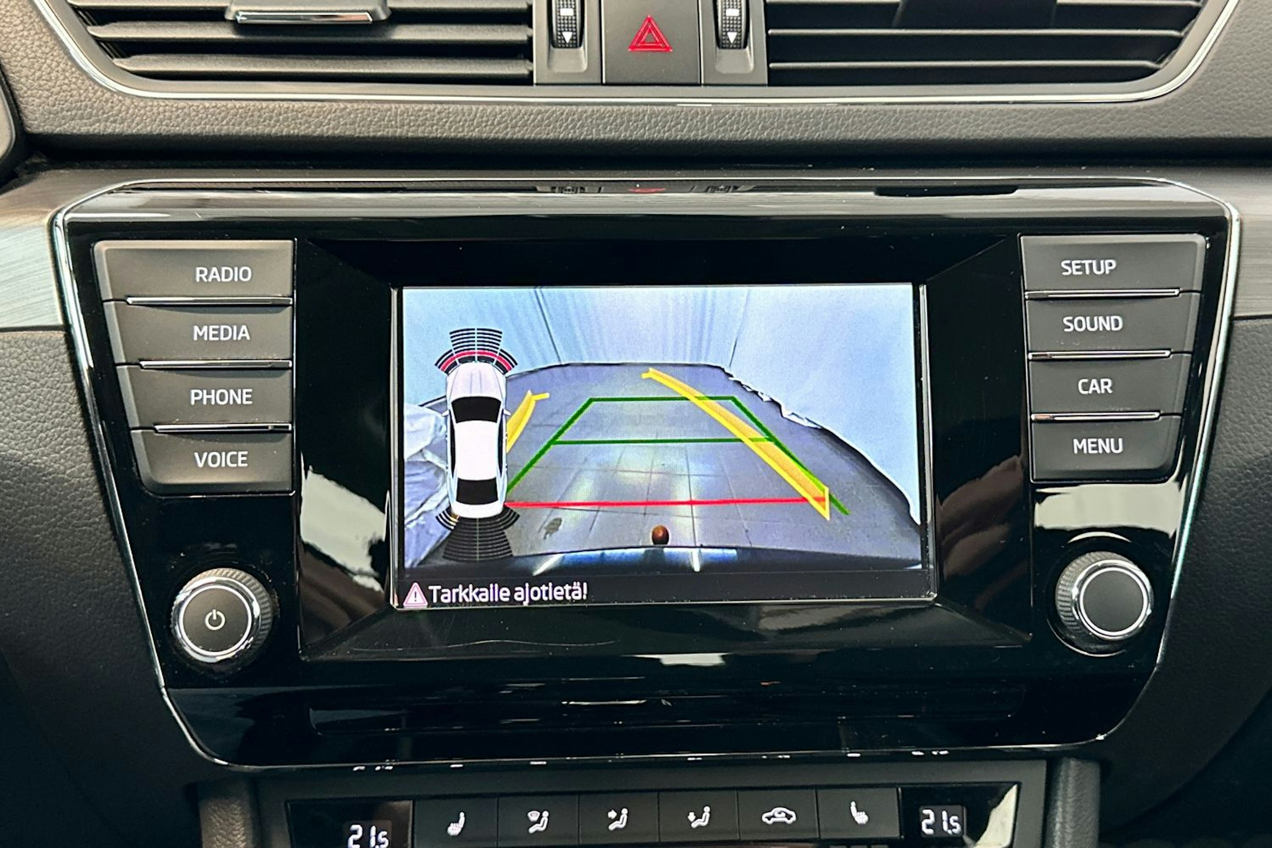 musta Skoda Superb 2015 kuva 20.
