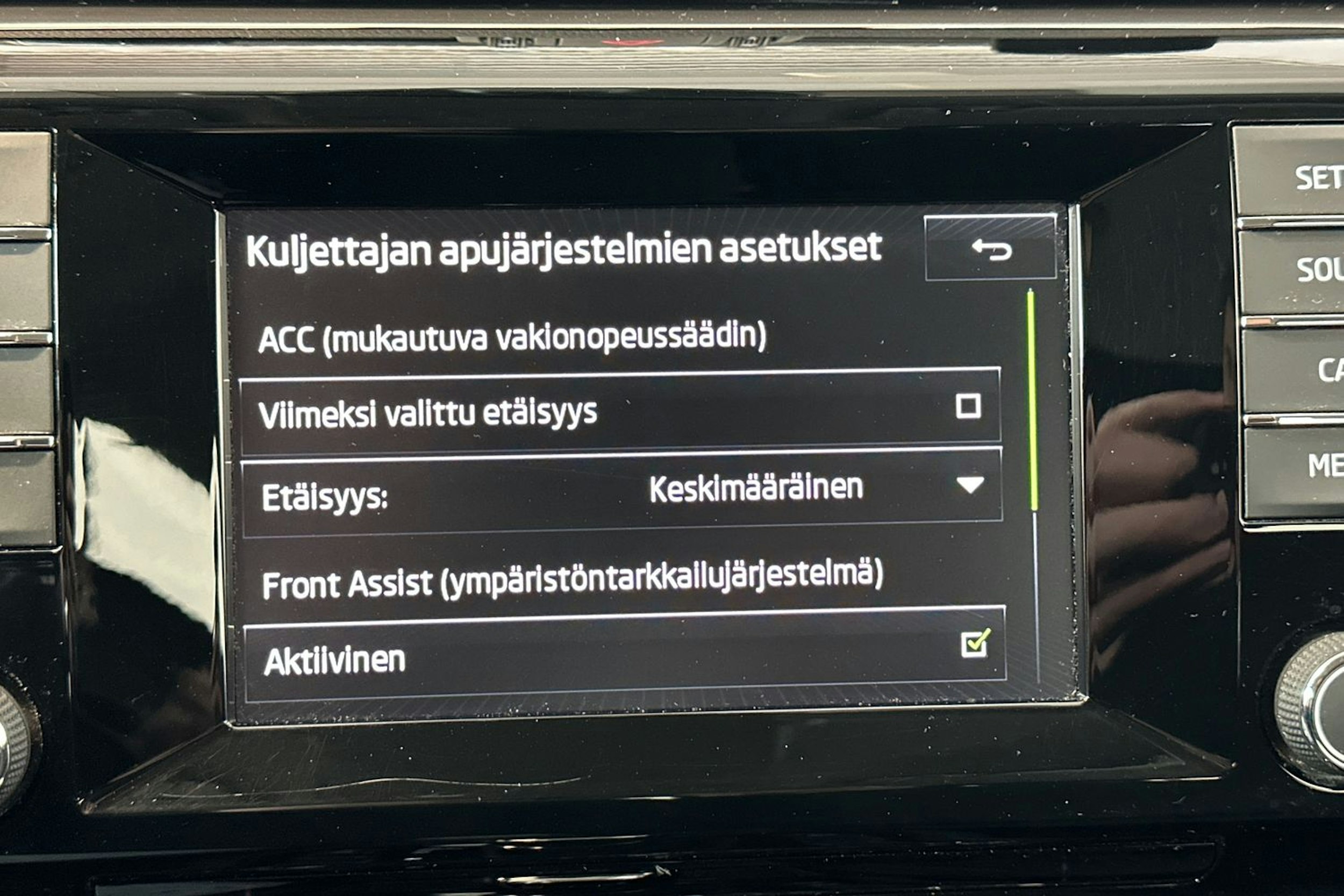 musta Skoda Superb 2015 kuva 21.