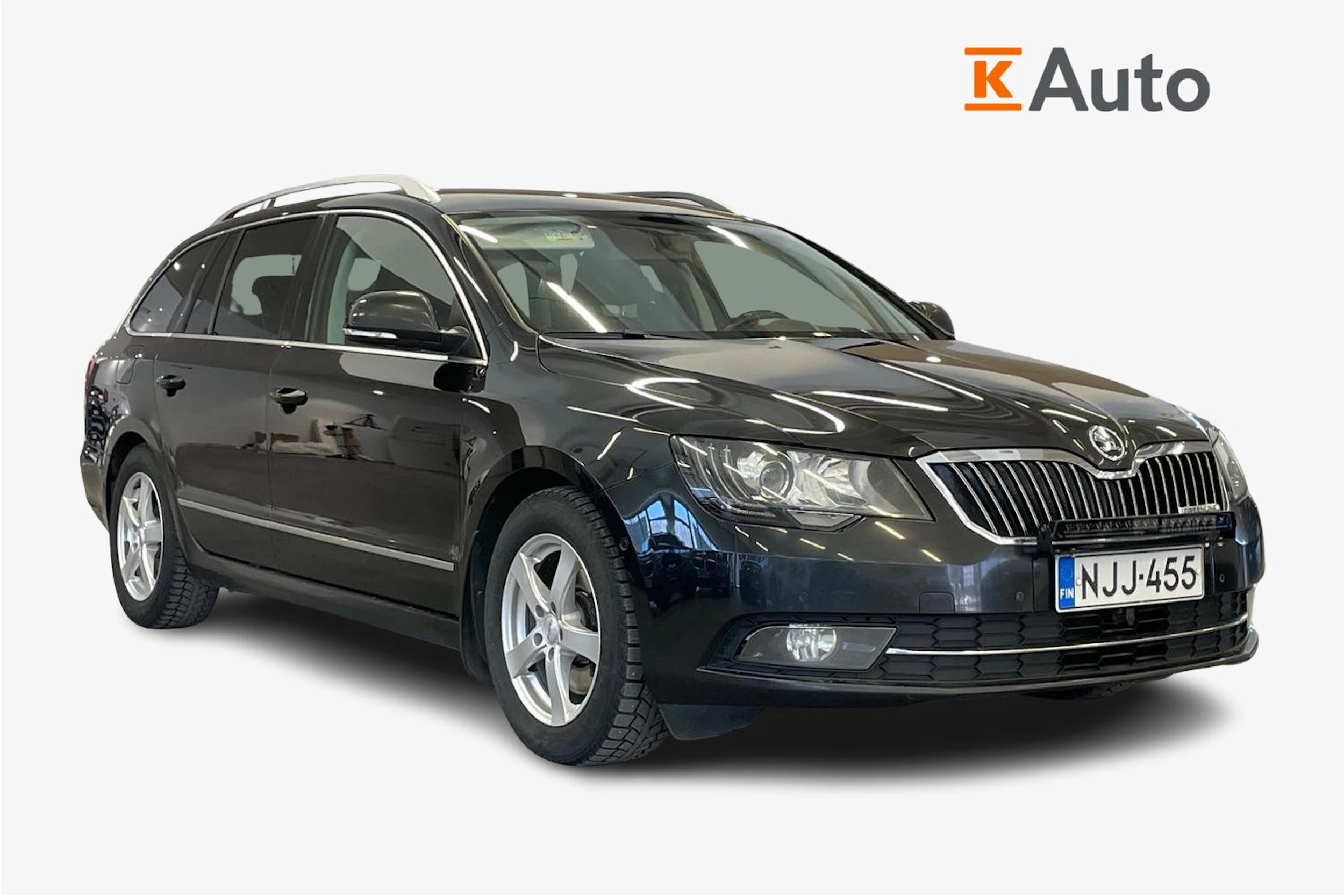 Musta Skoda Superb 2015 kuva 1.