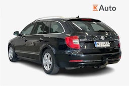 Musta Skoda Superb 2015 kuva 2.