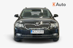 Musta Skoda Superb 2015 kuva 4.