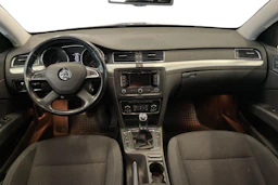 Musta Skoda Superb 2015 kuva 7.