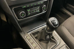 Musta Skoda Superb 2015 kuva 33.