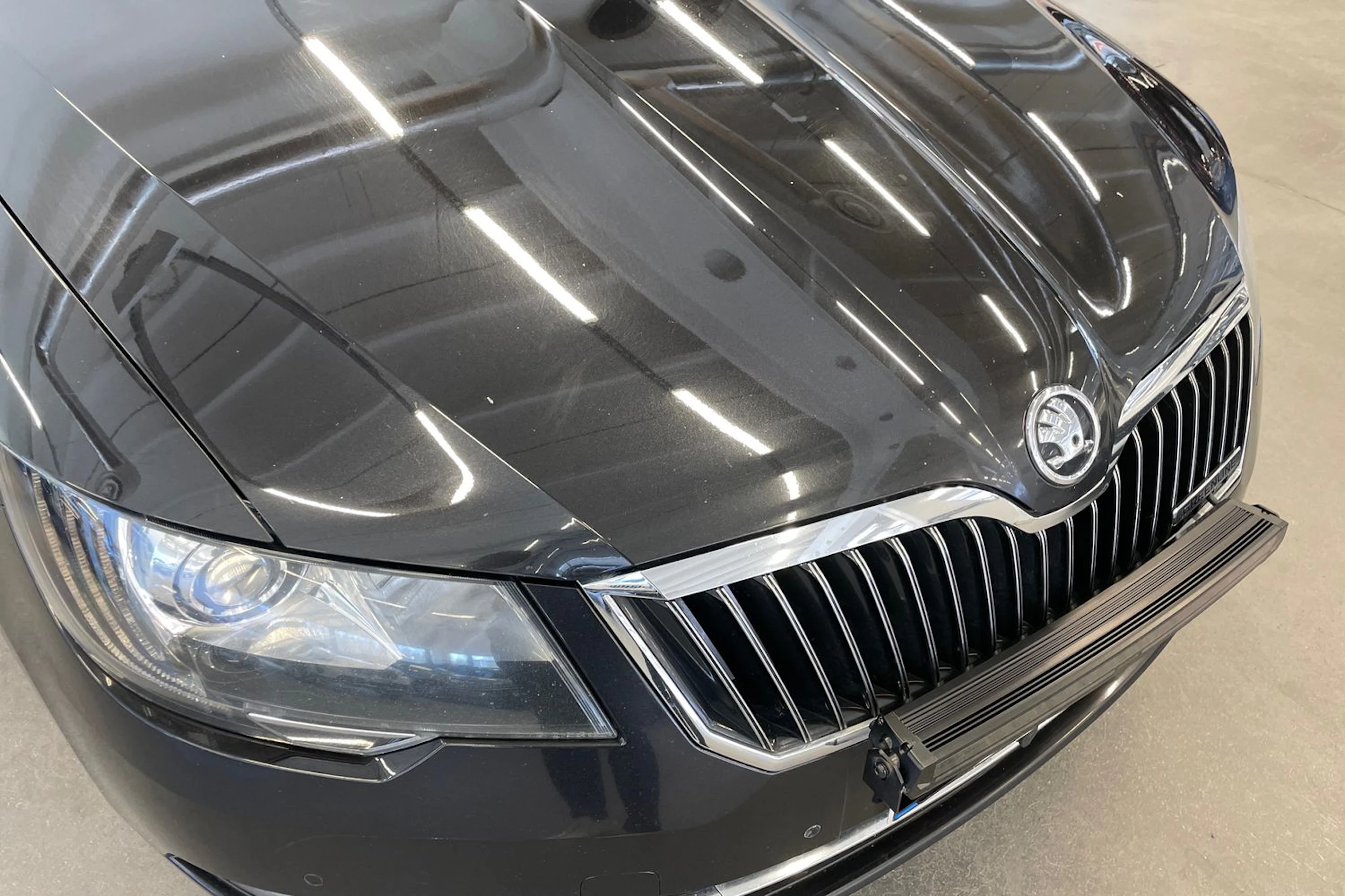 Musta Skoda Superb 2015 kuva 35.
