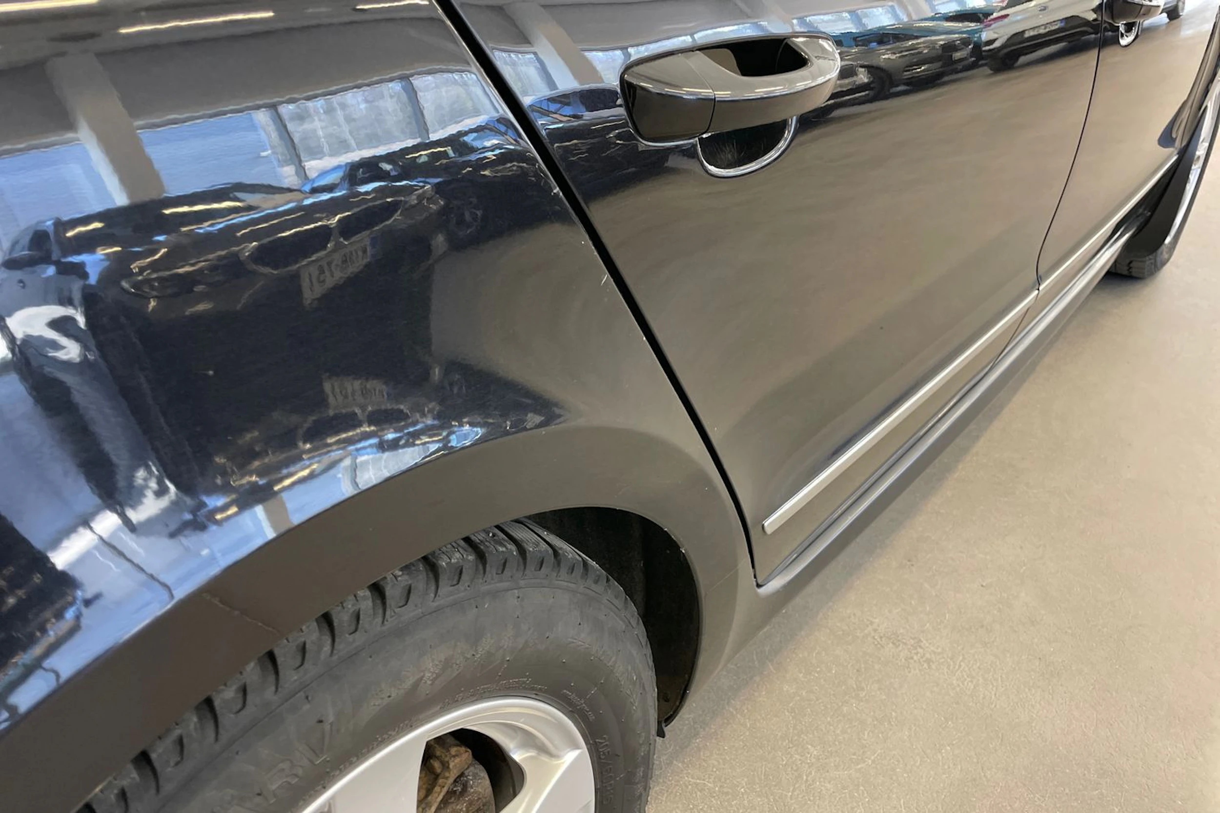 Musta Skoda Superb 2015 kuva 36.