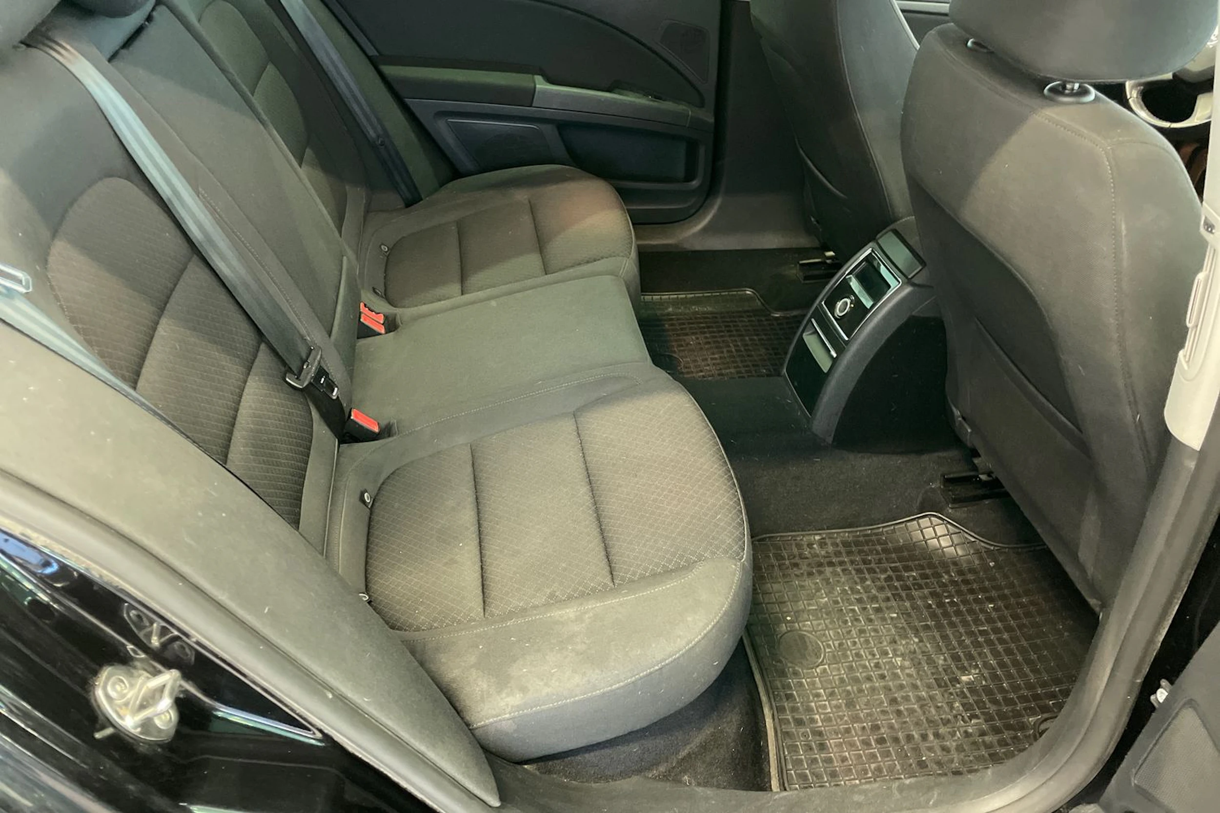 Musta Skoda Superb 2015 kuva 43.