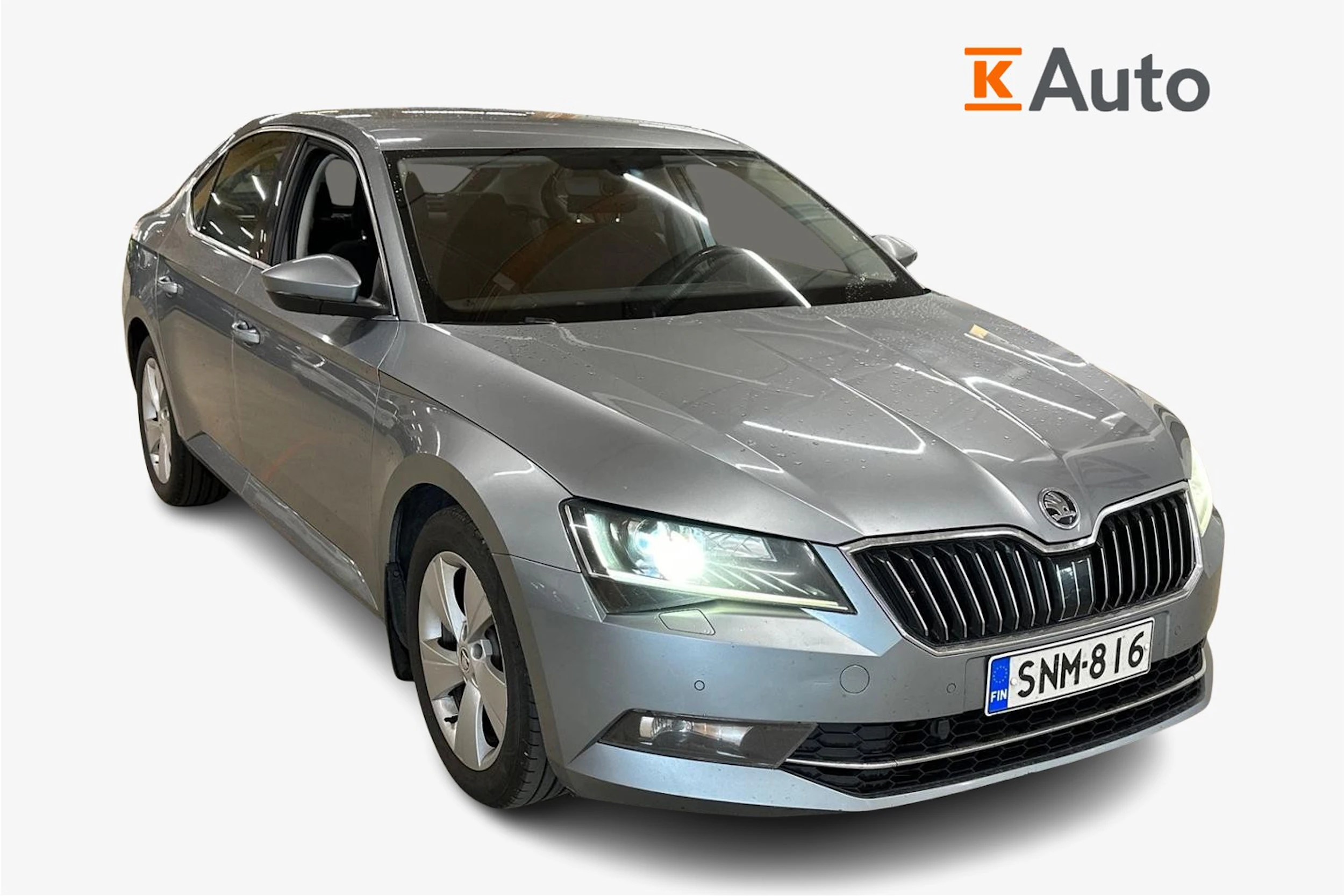 harmaa Skoda Superb 2015 kuva 1.