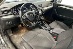 harmaa Skoda Superb 2015 kuva 3.