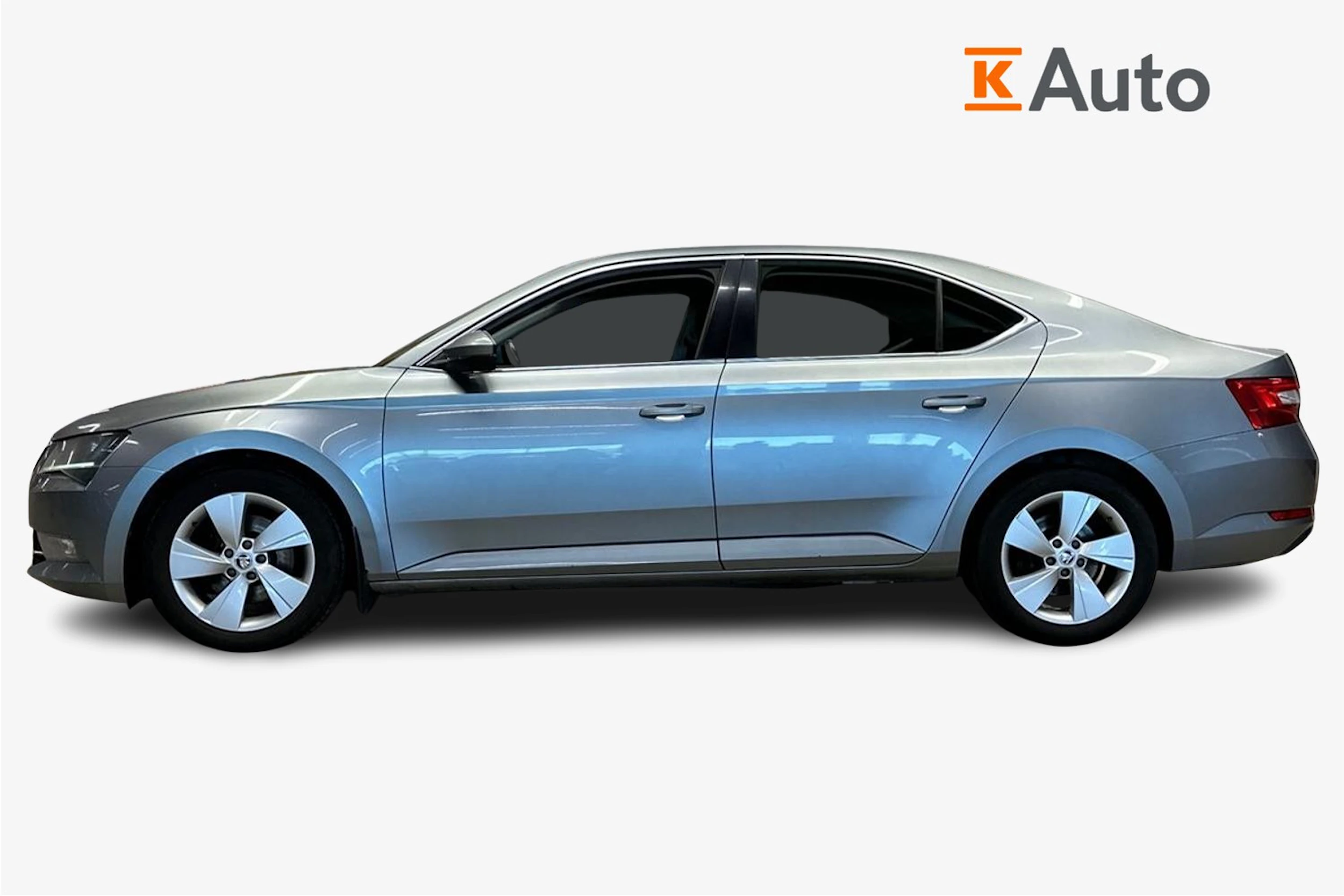 harmaa Skoda Superb 2015 kuva 5.