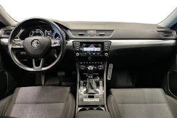 harmaa Skoda Superb 2015 kuva 7.